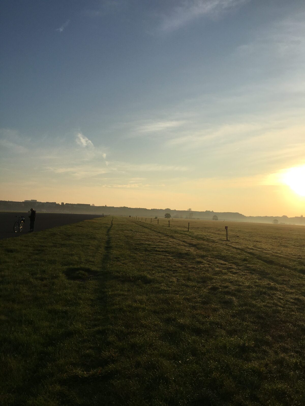Sonnenaufgang am Tempelhofer Feld