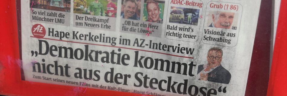Abendzeitung mit dem Titel „Demokratie kommt nicht aus der Steckdose"